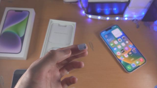 How To Insert SIM Card in iPhone 14 Plus! смотреть онлайн