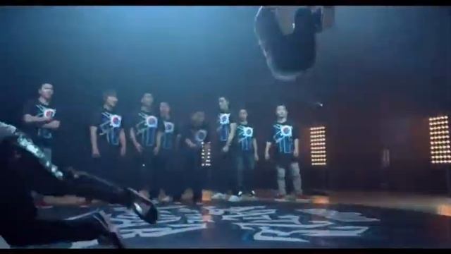 КОРОЛИ ТАНЦПОЛА 7 Maitre Gims Longue vie pilule rou смотреть онлайн