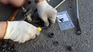 1.3 Subaru Forester 2 рестайл, SG5 (S11),  ремонт трапеции стеклоочистителей. Установка 2-й втулки.