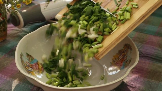 Вкуснейшая паста из чеснока. Можно приготовить из чесночных стрелок.