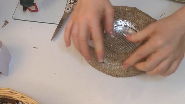 Новогодний подсвечник из природных материалов своими руками.