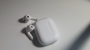 AirPods PRO (lux) в 2024 году с OZON  СПУСТЯ 1 ГОД!?  // СТОИТ ЛИ ПОКУПАТЬ ???