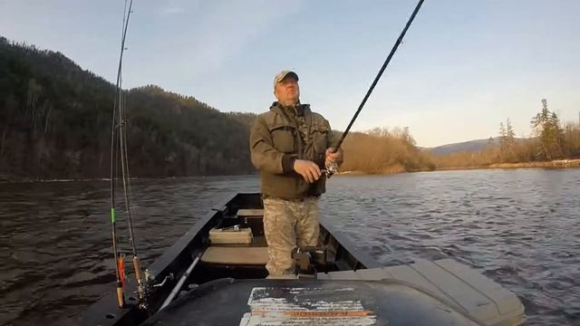 река Хор, вечером на хариуса. смотреть онлайн