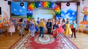 Танец "Топ-кап-хлоп".Муз.рук.Е.Рабская.