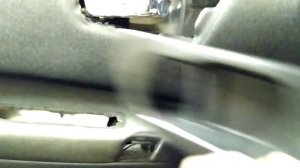 Nissan QASHQAI (J10) 2011г.в как разобрать переднюю дверь,снять карточку двери, вытащить стекло,.