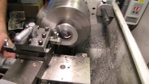 Резец из Эльбора в работе.