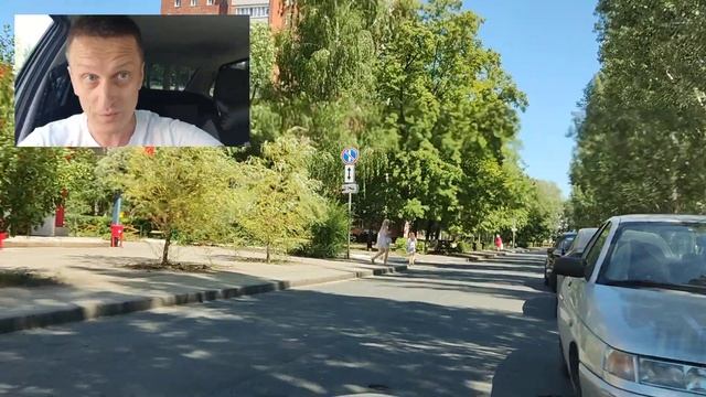 Уроки автоинструктора - параллельная парковка во дворе в реальных условиях - правильные действия.