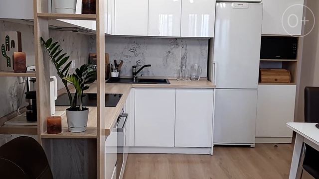 Белоснежная кухня с деталями в цвете дуб 18+ смотреть онлайн