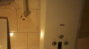Газовая колонка - меняем на новую.Gas boiler - a new change .