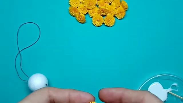 Пушистый шарик на ёлку своими руками смотреть онлайн