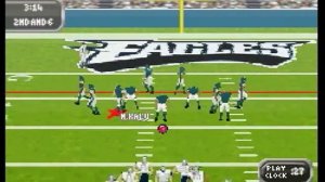 Madden NFL 06 Game Boy Gameplay - Nice first down.