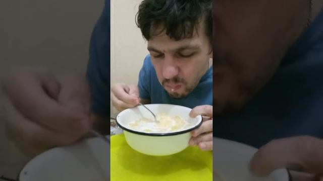 ОБЖОР НА КУКУРУЗНЫЕ ХЛОПЬЯ ЛЮБЯТОВО С МОЛОКОМ!