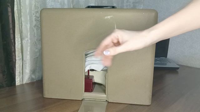 1. Комплектация швейной машины Elna Supermatic 1963 смотреть онлайн