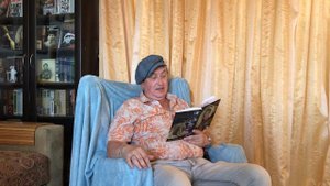 Артист Артем Миллер исполняет рассказ "Закодированный".
