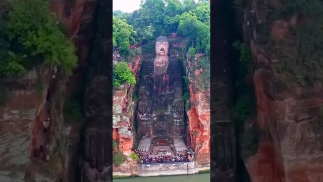 Buddha statue, Leshan, China\Статуя Будды, Лэшань, Китай