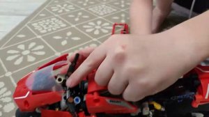 Обзор Lego Technic Ducati V4R 42107