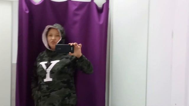 Долгожданная примерка толстовок. Съёмка из примерочной Валдберриз.