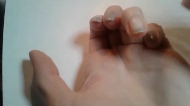 Смываем лак для ногтей с эффектом геля