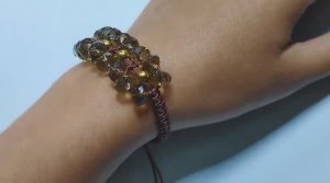 сделать браслет из ниток с цветком