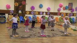 праздник Весны. Отчетный весенний урок по ритмике. Танец "У меня у тебя звонкие ладошки". Дети 2-3