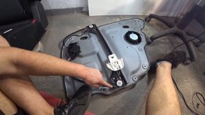 Volkswagen Touran. Ремонт замка, стеклоподъемника. Диагностика и поиск неисправностей.