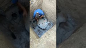 Раскол камня камнекольными клиньми