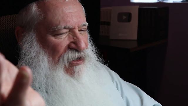 The Secret To Hassidic Happiness | YouTubes #1 Rabbi смотреть онлайн