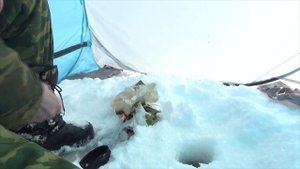 Зимняя рыбалка с большой загадкой