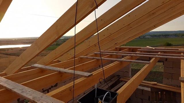 Стропила двухскатной крыши так делать не нужно, но если сильно хочется то можно ? смотреть онлайн