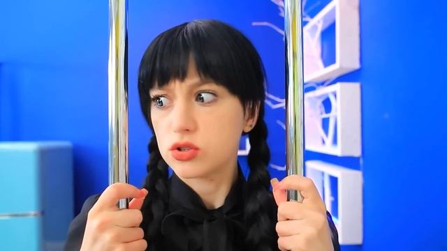 Уэнсдей Аддамс и Энид vs Сюзи Снэктайм и M3GAN! История дружбы! смотреть онлайн