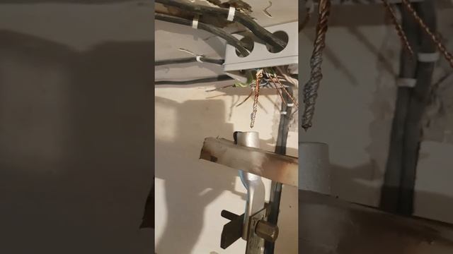 Делаем все своими руками пропайка проводов в распределительной коробке смотреть онлайн
