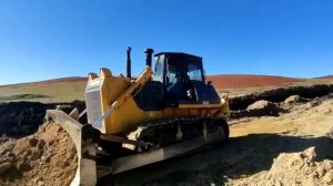 Бульдозер SD23 на срезке плодородного слоя