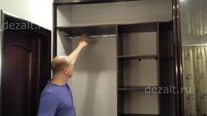 Шкаф-купе со столом для компьютера внутри