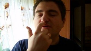 массаж точек около носа, помогает от насморка