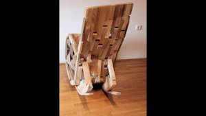 Из отходов древесины.