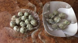 Намазка из сала с чесноком и зеленью.