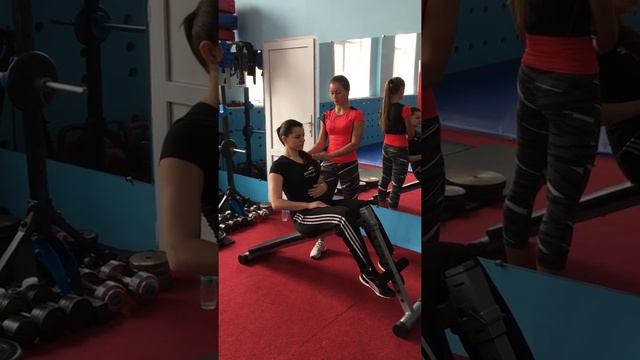 Скручивания на наклонной скамье. Тренировка в студии SportFun