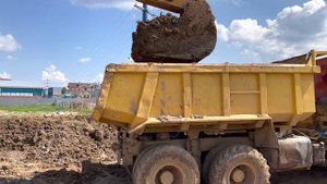 Работа гусеничного экскаватора Хундай 250