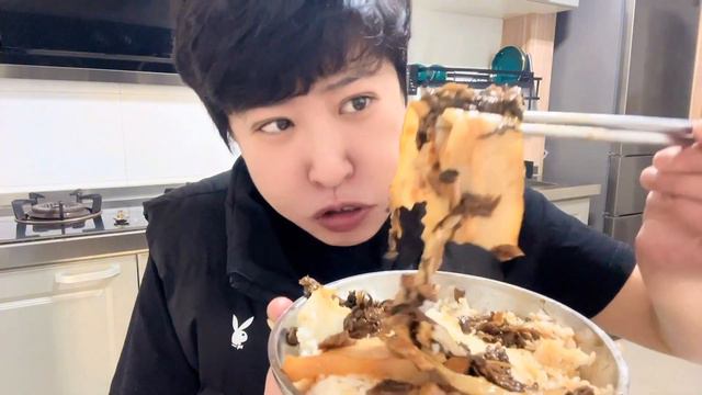 38元买3斤五花肉挑战做宝塔肉软糯鲜香配凉拌金针菇过瘾