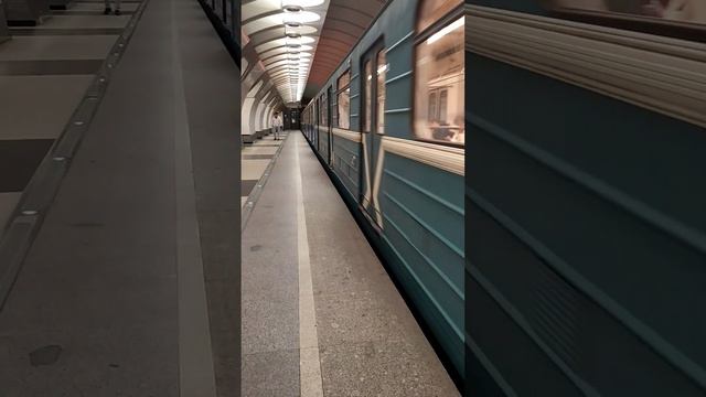метро поезд номерной