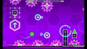 играю в геоми тридэш очень сложно