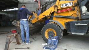 Замена пальца крепления на JCB 4 CX