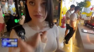 Бустер и Дилара в ресторане