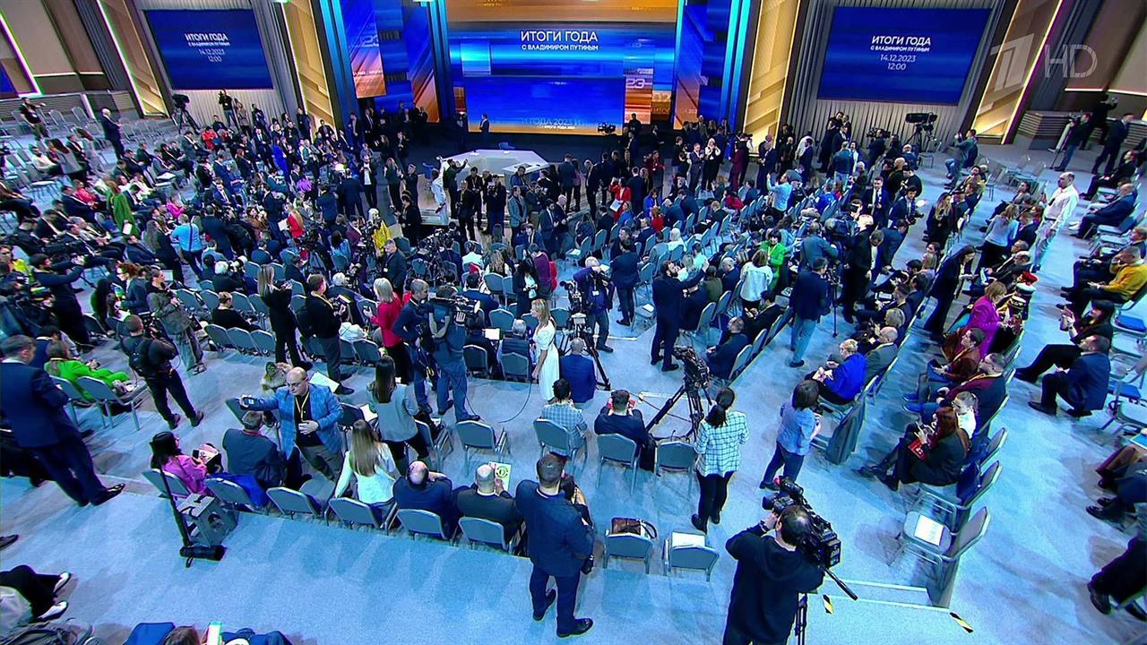 Поступило свыше двух миллионов вопросов от россиян в Центр приема обращений