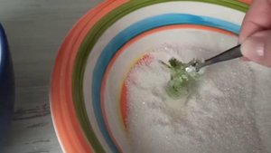 Цукаты из листьев и цветов (фиалка, роза) Вкусный декор для Кулича и десертов.