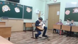 1  часть   игра  на   гетаре  Паша