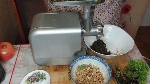 Пхали из свекольной ботвы с орехами. Грузинское блюдо.