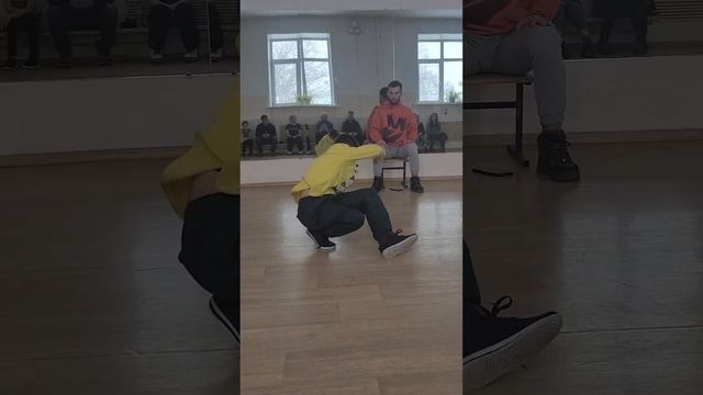 break dance battle. Брейк-данс баттл.