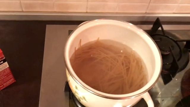 Спагетти с мясом и овощами. Как приготовить спагетти. Паста с мясом и овощами смотреть онлайн