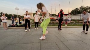 ТАНЦЫ НА УЛИЦАХ ГОРОДА ! SHUFFLE DANCE TUZELITY И ХИЩНИК ??